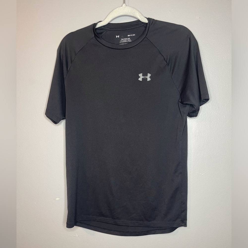 Mans small black short sleeve Under Armour Tech Tee